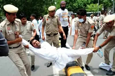कांग्रेस के विरोध प्रदर्शन के दौरान 197 में से 18 सांसद हिरासत में : दिल्ली पुलिस