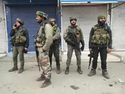 जम्मू-कश्मीर में आतंकियों ने कश्मीरी पंडित सरकारी कर्मचारी को मारी गोली
