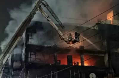 दिल्ली: मुंडका में आग लगने से मरने वालों की संख्या हुई 19, संख्या बढ़ने की आशंका (लीड-4)