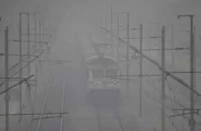 कोहरे के चलते दिल्ली पहुंचने वाली 5 ट्रेनें लेट